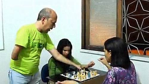 Curso ensinando como se joga xadrez 